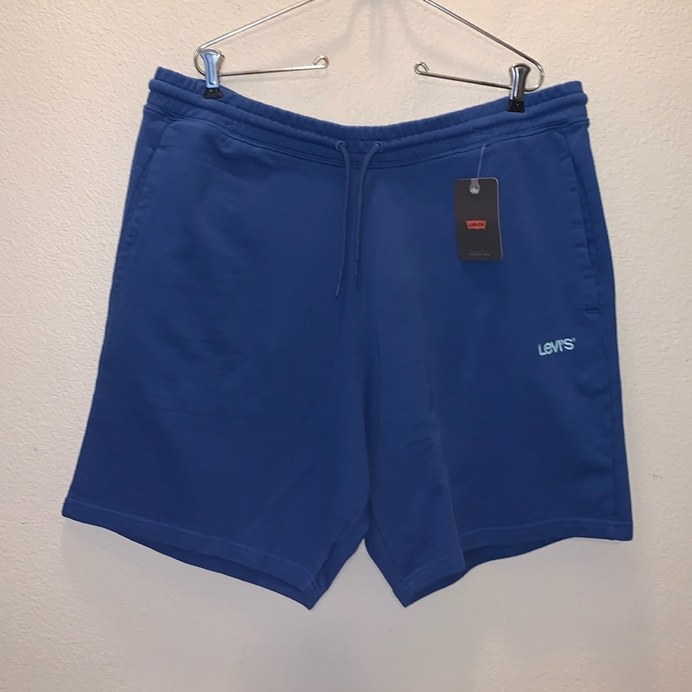 NWT Levi’s men’s relaxed fit sweat shorts with pockets
